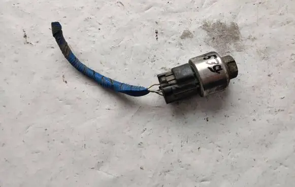 Air conditioning (A/C) pressure sensor