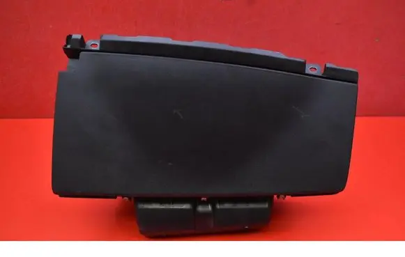 Glove box