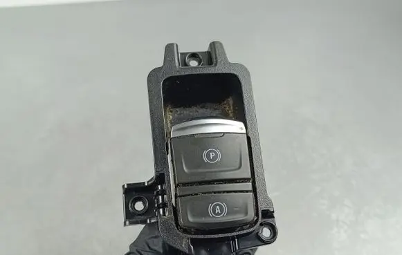 Renault Arkana Hand parking brake switch 251757060R
