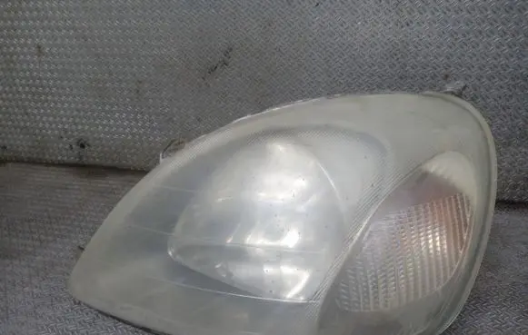 Toyota Yaris Headlight/headlamp