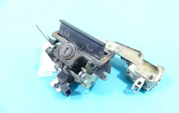 Skoda Octavia Mk1 (1U) Tailgate/trunk/boot exterior handle 1U9827565G IMPRK1319354