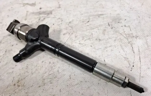 Toyota Corolla Verso AR10 Fuel injector 236700R020 203098