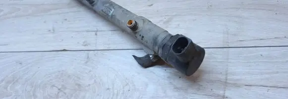 Mercedes-Benz E W211 Fuel main line pipe A6110700395 003307