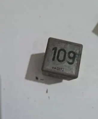 Volkswagen Transporter - Caravelle T4 Other relay 1J0906381A PA66GF25