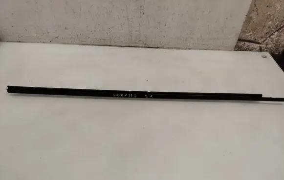 Mitsubishi Grandis Front door glass trim molding 