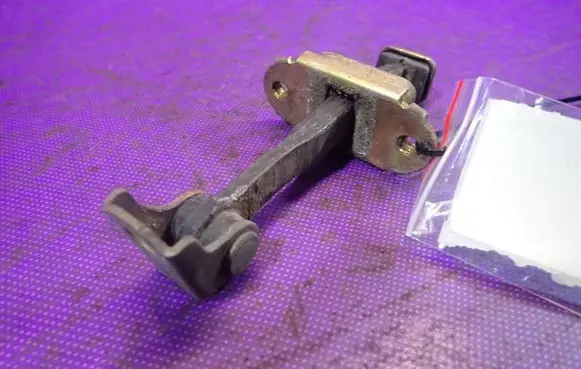 Nissan Almera Tino Front door check strap stopper 