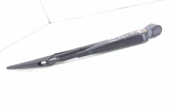 Nissan Juke I F15 Rear wiper blade arm