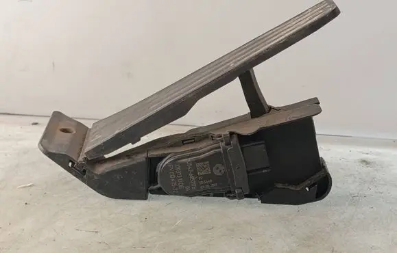 BMW 4 F32 F33 Accelerator throttle pedal 6853176 6PV01043532 12037313