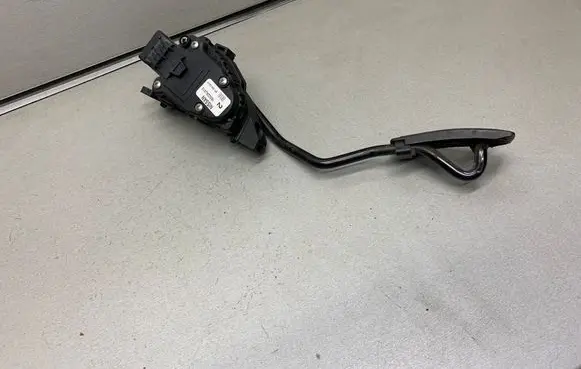 Nissan Almera N16 Accelerator throttle pedal 18002AU410