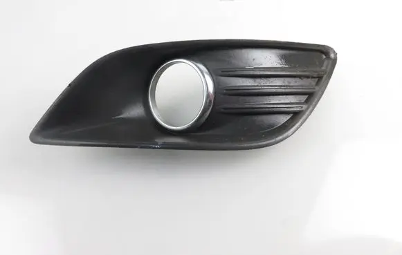 Ford Focus Front bumper lower grill 8M51R19952AE