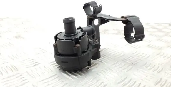 Volkswagen PASSAT B8 Electric auxiliary coolant/water pump 5C0965567 5Q0121599AL 5Q0121093CF