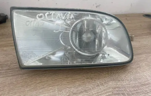 Skoda Octavia Mk2 (1Z) Front fog light 1Z0941700 1Z0941702