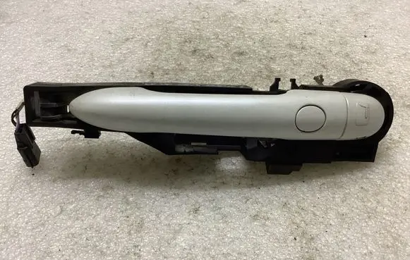 Renault Laguna III Rear door exterior handle 226524