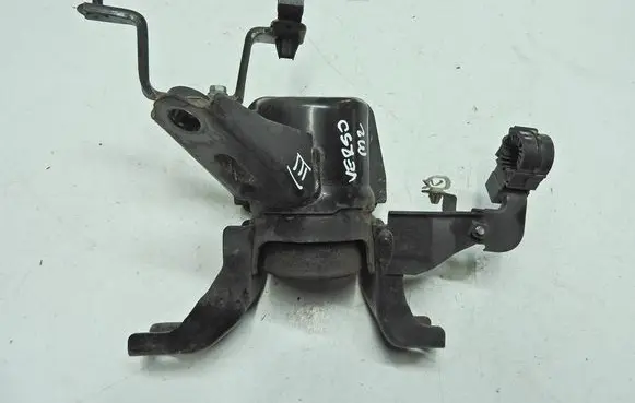 Toyota Verso Engine mounting bracket