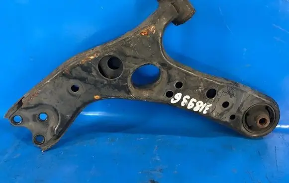 Toyota Prius (XW30) Front lower control arm/wishbone 4806847050