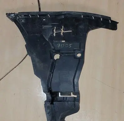 Volvo V70 Front bumper mounting bracket 08693182