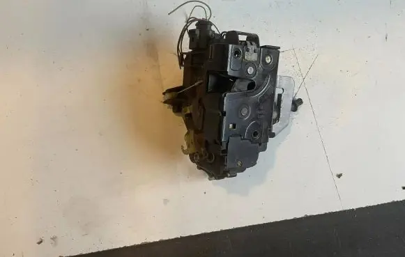 Audi A6 S6 C5 4B Front door lock 4B1837015G