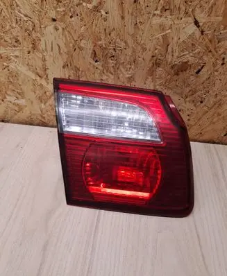 Tailgate rear/tail lights