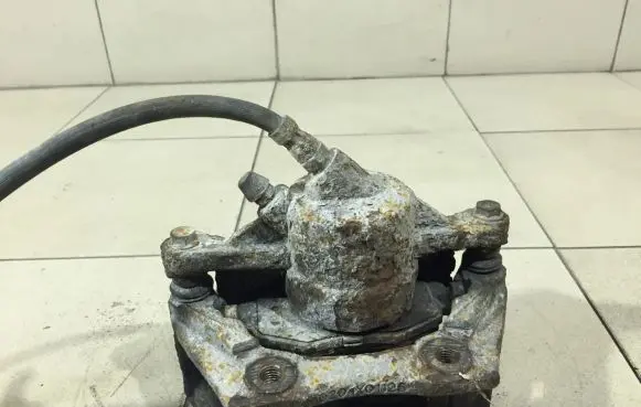 Ford Mondeo Mk III Front brake caliper