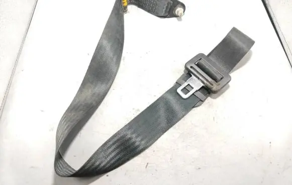 Alfa Romeo 155 Middle seatbelt (rear) 042627 B237