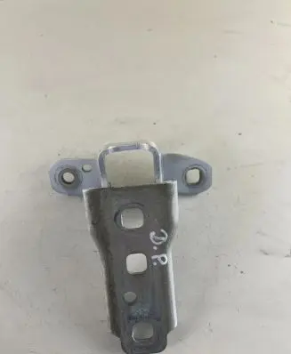 Dodge RAM 1500 DS Front door lower hinge 