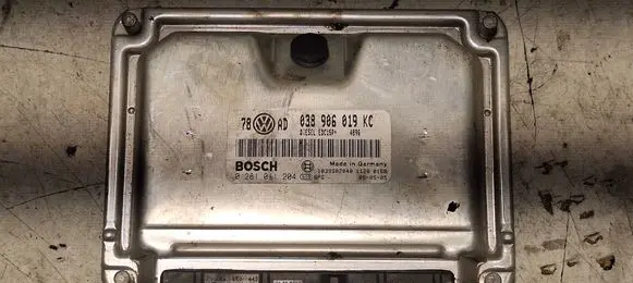 Volkswagen PASSAT B5.5 Engine control unit/module 038906019KC 1039S02040 0281011204