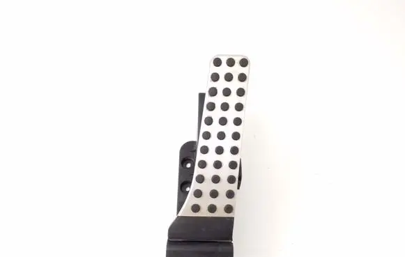 Accelerator throttle pedal