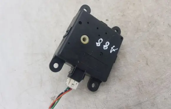Nissan Primera Air flap motor/actuator 3C27030840