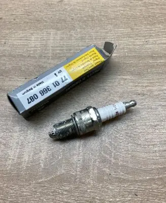 Renault Trafic I Spark plug 7701366087