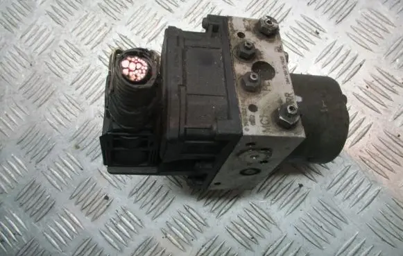 Ford Mondeo MK II ABS Pump 1S71-2M110-AE