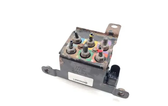Volvo S90, V90 Air suspension valve block 31429823 15152400332