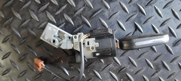Peugeot 508 Ignition lock 9663123380