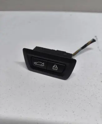 BMW X2 F39 Tailgate/boot open switch button 9275121