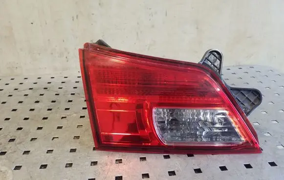 Subaru Outback Tailgate rear/tail lights 13220072