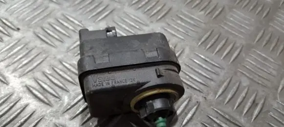 Headlight level adjustment motor