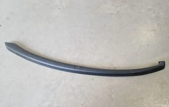 Rear fender molding trim