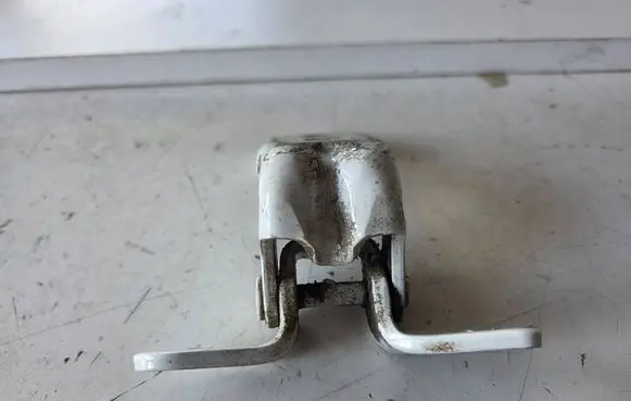Opel Astra K Front door lower hinge
