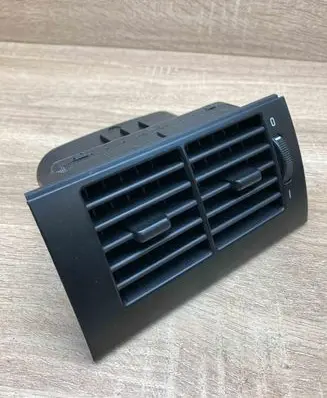 BMW 5 E39 Dash center air vent grill 8391182 USED