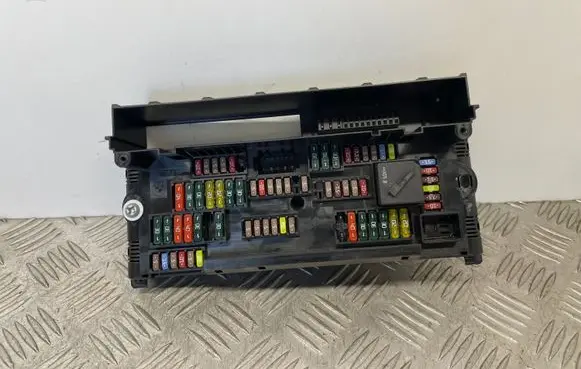 BMW 5 F10 F11 Fuse module 9252815