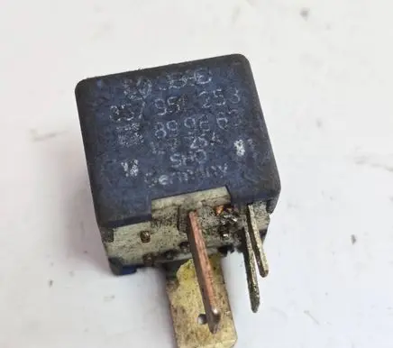 Audi A4 S4 B5 8D Other relay 857951253