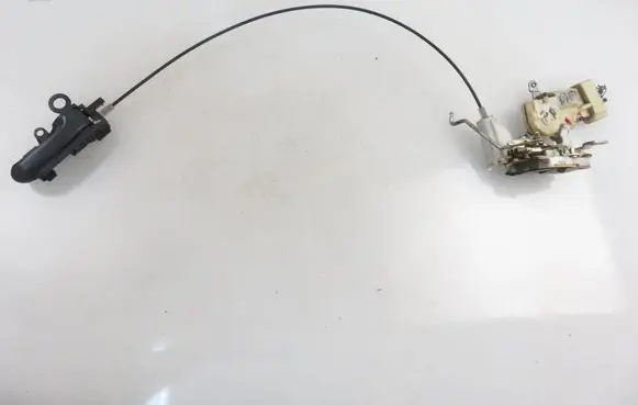 Toyota Yaris Front door lock 