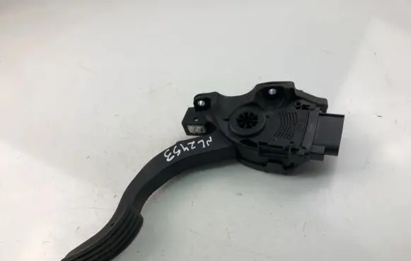 Volvo V60 Accelerator throttle pedal 31329058