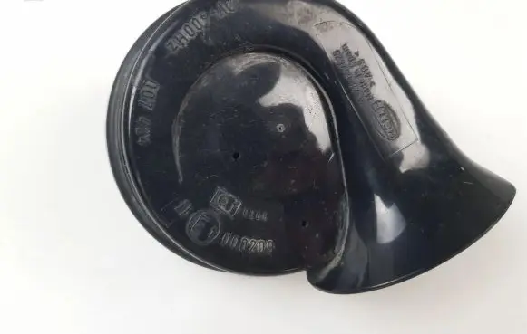 Audi A4 S4 B6 8E 8H Horn signal 8E0951221