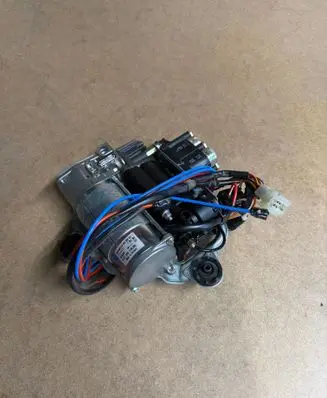 BMW 5 E39 Air suspension compressor/pump 4430200111 1082099 A0170294