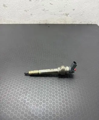 BMW 5 F10 F11 Fuel injector 0445110712 8514148
