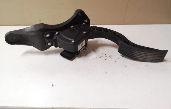 Hyundai Santa Fe Accelerator throttle pedal CJY1359A2B100
