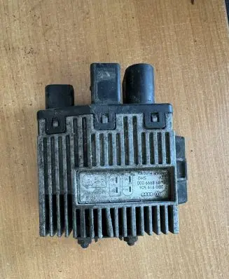 Volkswagen Transporter - Caravelle T5 Fan control module 3B0919506 898999000
