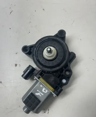KIA Sportage Front door window regulator motor 82450F1000 001100861789