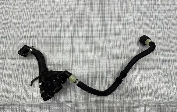 Maserati Grecale Water pump 6701798260