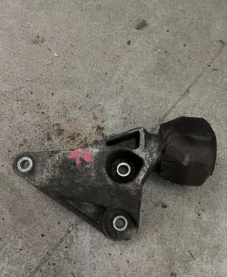 Audi A4 S4 B7 8E 8H Engine mounting bracket 8E0199343N